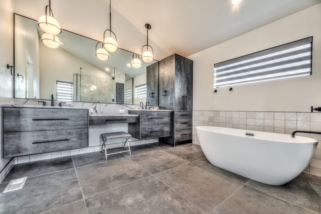 The White Bath of a Horizon custom home